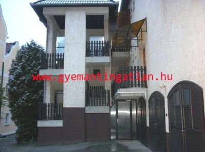 Szekszárd Mérey utcai társasházban lakás eladó