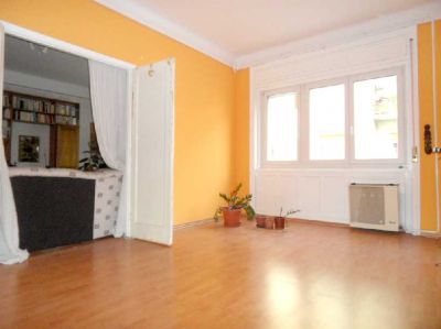 XIII. ker. Pozsonyi úton eladó 2+2 szobás, erkélyes, egyedi fűtésű lakás