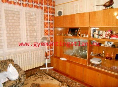 Zombán nagy családi ház eladó