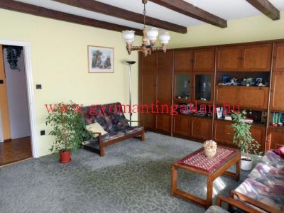 Szekszárd központi modern lakás eladó