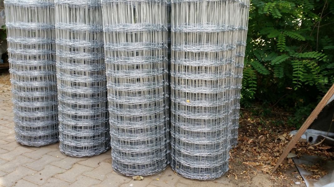 Vadháló,drótfonat,kerités,fa oszlop,épités