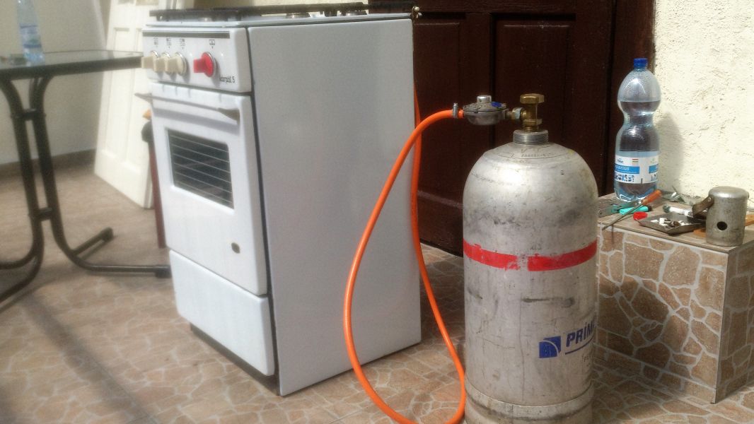 Gáztűzhely eladó ( + gázpalack)