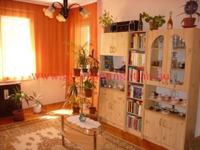 Eladó ingatlan Szekszárd felújított tégla lakás