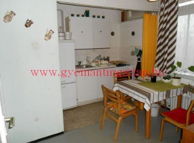 Szekszárd központi első emeleti lakás