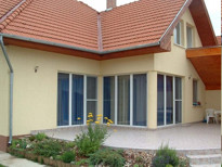 Kőműves, festő, burkoló, ács, asztalos, víz-gáz-fűtés szerelő, villanyszere