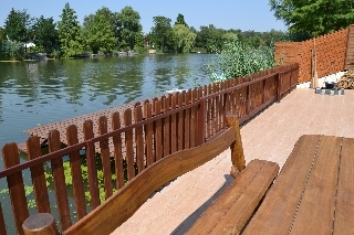 Bérelhető vízparti nyaralók