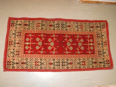 kisszekrény polcos részekkel