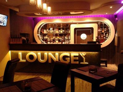 Felújított étterem bérleti joga berendezéssel átadó