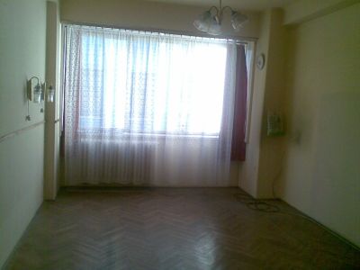 Kiadó 1 szobás kis lakás a Deák térnél