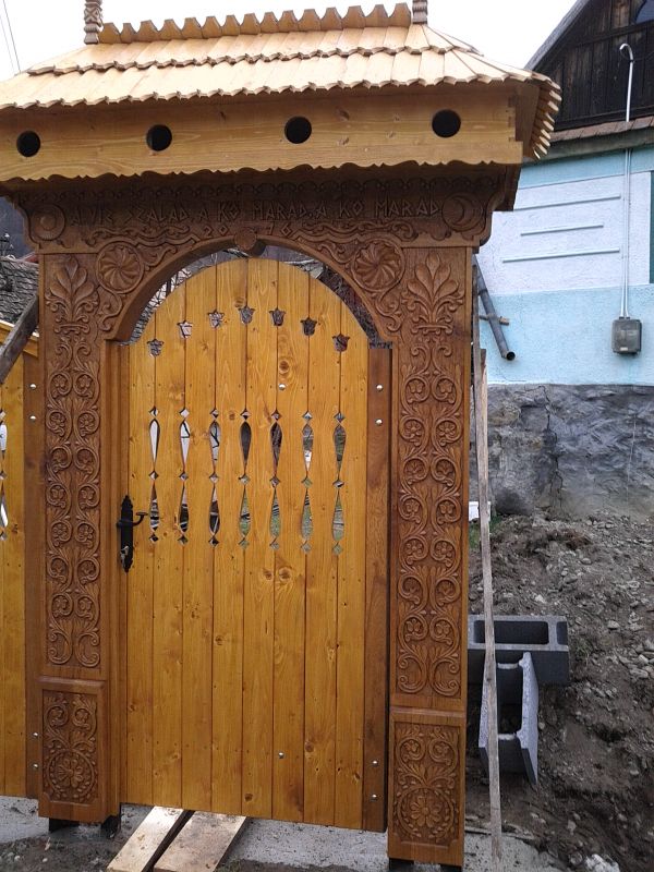 Székelykapuk, kopjafák, fafaragás, hagyományőrzés, székelytermék, dombormüvek.
