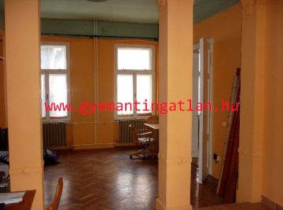 Szekszárd belvárosában polgári ház eladó