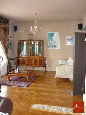 KÉT GENERÁCIÓS VILLALAKÁS AZ ÜLLŐI ÚT közelségének ellenére BÉKÉS KÖRNYÉKEN.