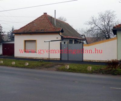 Szekszárd újvárosi részén felújítandó családi ház