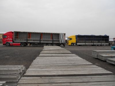 Kerítés, betonoszlop, drótkerítés építés, szőlőoszlop, drótfonat