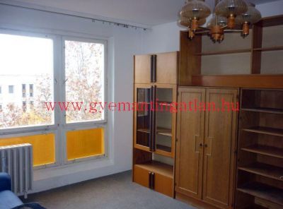 Szekszárdi 40 nm-es panellakás eladó!