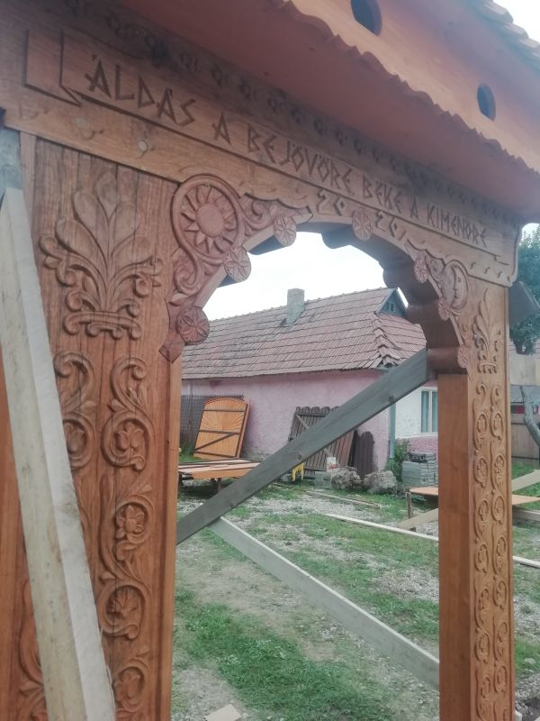  Székelykapuk, kopjafák, fafaragás,faragott bölcső, hagyományőrzés, székelytermék Székelykapuk, kopj
