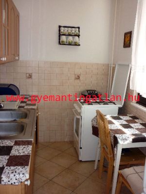 Eladó ingatlan Szekszárd központjában, parkosított környezetben 3200402