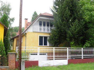 Tiszakécske üdülőterületen, télen is lakható üdülő