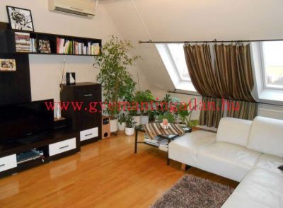 Szekszárdon 86 nm-es igényes lakás eladó