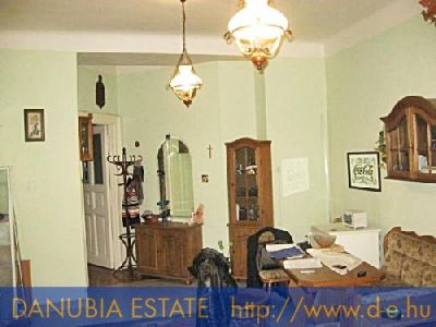 54 m2-es, utcai, emeleti lakás eladó a Semmelweis utcában