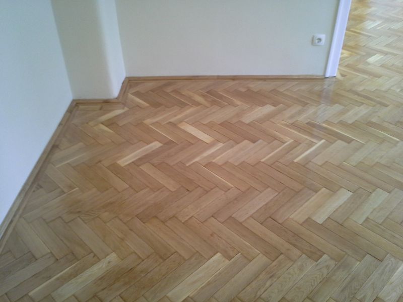 Parkettanyikorgás megszüntetése.