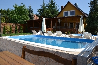 Bérelhető vízparti nyaralók