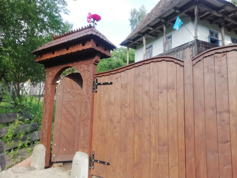  Székelykapuk, kopjafák, fafaragás,faragott bölcső, hagyományőrzés, székelytermék Székelykapuk, kopj