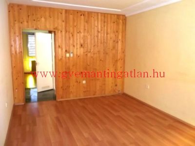 Eladó ingatlan Szekszárd központhoz közeli lakás 
