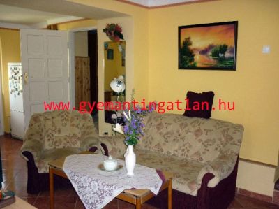 Eladó ingatlan Szekszárd központhoz közeli családi ház 3200411