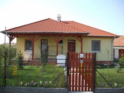 Hőszigetelés, tisztasági festés, ácsmunka