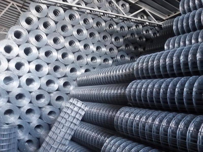 Vadháló drótháló drótfonat betonoszlop kerítés építés