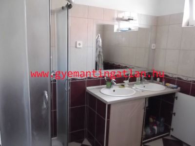 Eladó ingatlan Szekszárd családi ház 