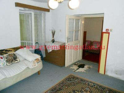 Szekszárd újvárosi részén felújítandó családi ház