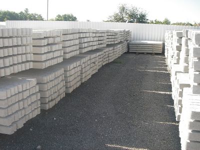 Betonoszlop , drótfonat , drótkerítés építés