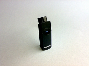 p Mobiltelefonhoz őrző, védő, lopásjelző Bluetooth headset.