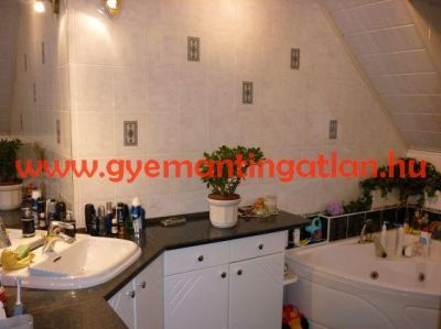 Eladó családi ház, Szekszárd 3200377