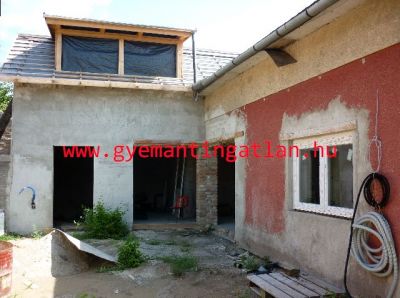 Eladó ingatlan Szekszárd jó környékén félkész ház 3200416 