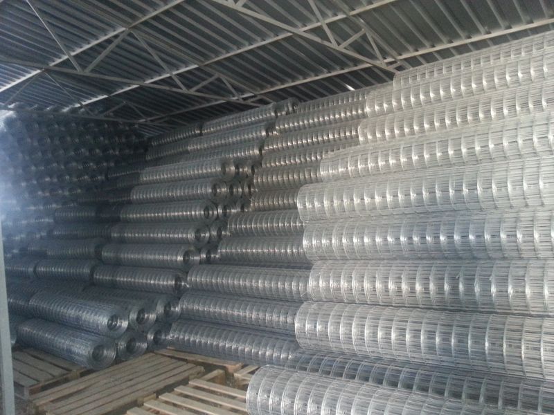 Drótfonat kerítés építés vadháló betonoszlop