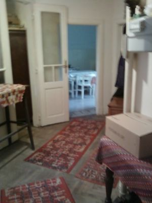 Belvárosi polgári lakás felújitás előtt áron alul eladó