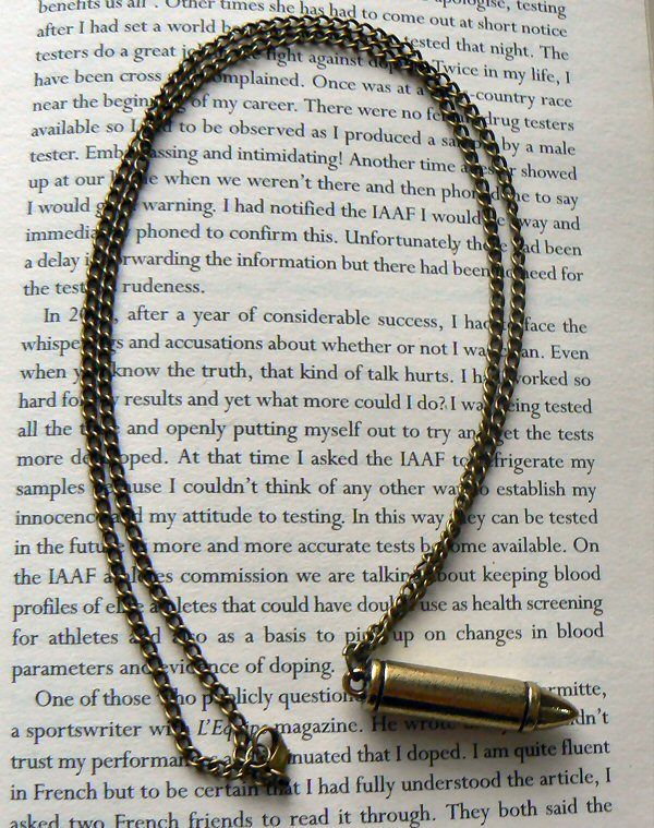 Bizsuk, ezüst és aranyozott ékszerek, ajándékok