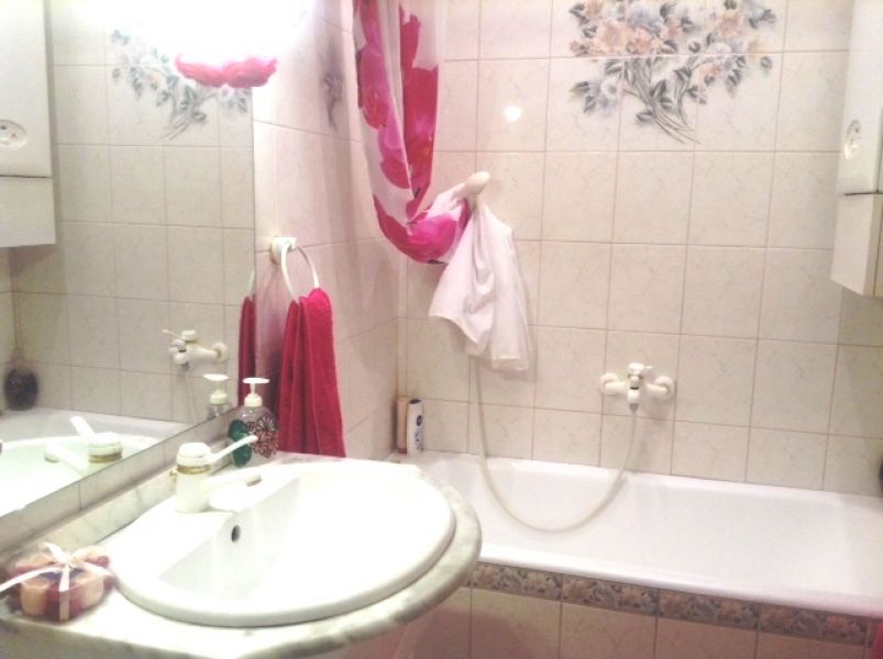 Felújított teraszos lakás extrákkal eladó Vác Deákváron