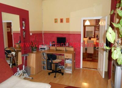 Szekszárdi északi kertvárosi részén családi ház