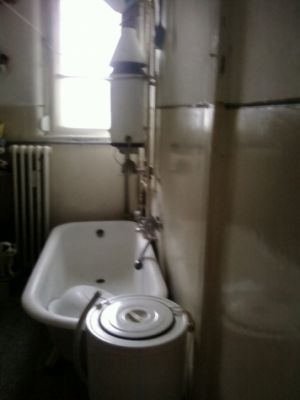 Belvárosi polgári lakás felújitás előtt áron alul eladó