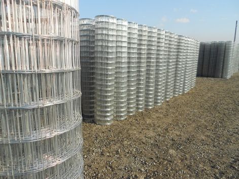 Kerítés építés komplett 1000 Ft/ méter áron. Betonoszlop, drótfonat, vadháló, fémoszlop, tüskéshuzal