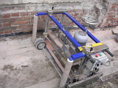 vizes, salétromos épület szigetelése