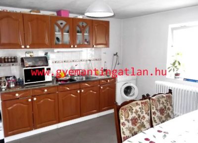 Eladó ingatlan Szekszárd családi ház 