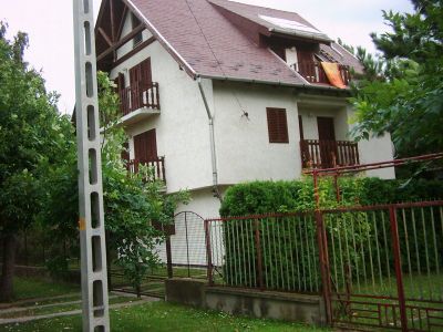 Három apartmanos nyaraló olcsón kiadó